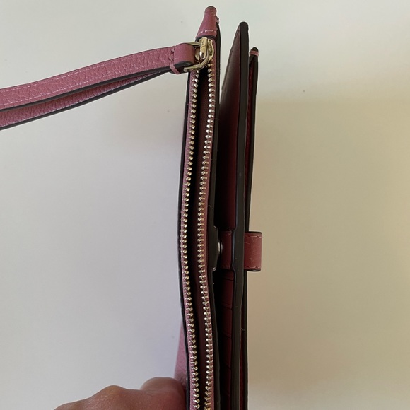 Kate Spade Wristlet EUC - Picture 4 of 7